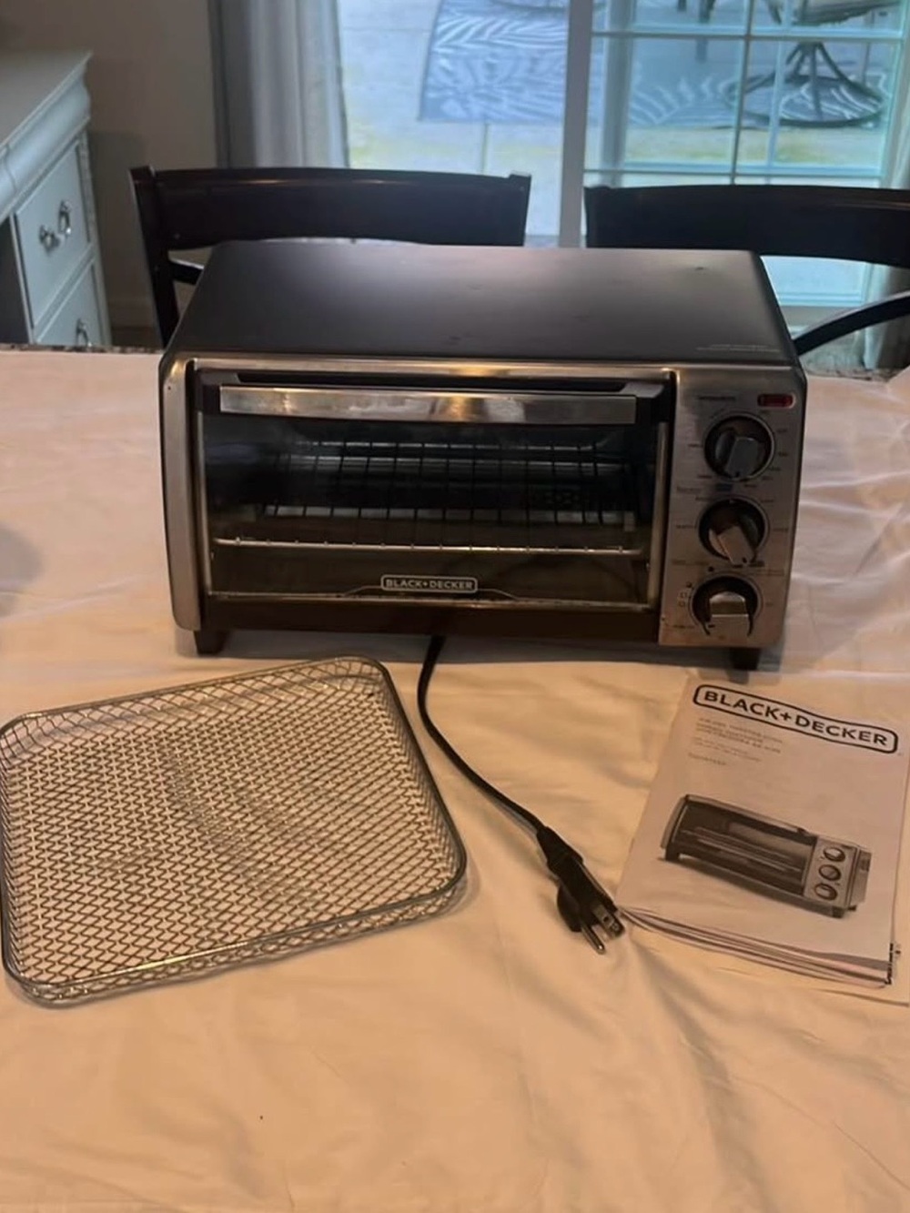 Black & Decker Black and Stainless Steel Toaster Oven with Air Fry Tray